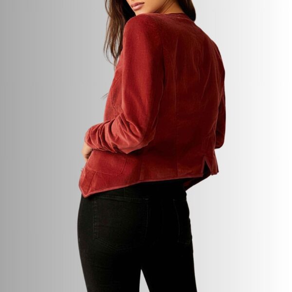 Veste Courte Femme Velours Rouge – Boutons Métal Chic
